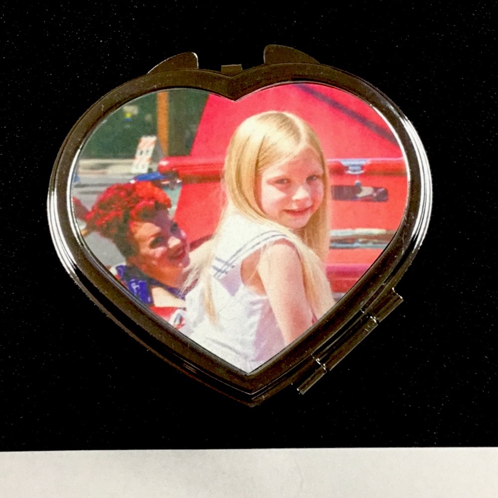 Personal Compact mirror 2-1/2x2-3/4”heart,2-1/2”rd